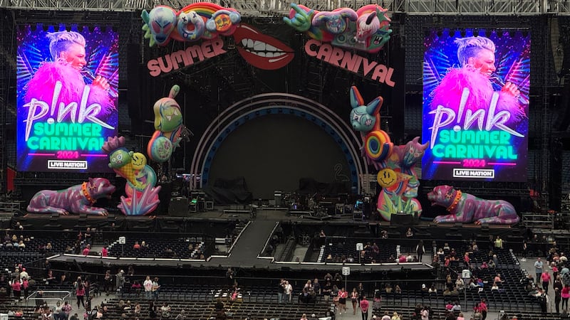 Pink Concert Review - Syracuse Dome October 6